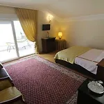 Πανσιόν Triana-adults Only 4*