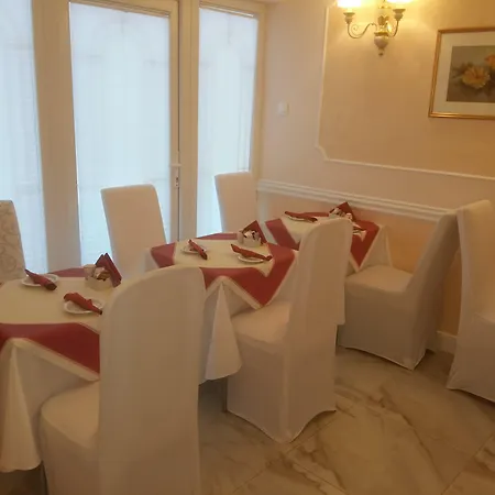 Triana-adults Only Zára