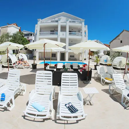 Guest house Triana-adults Only 4*