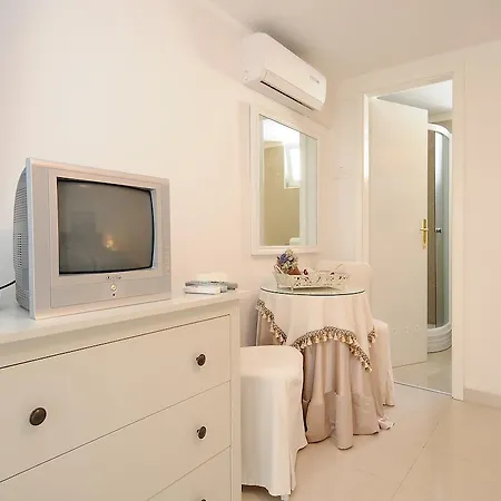 Konukevi Triana-adults Only 4*