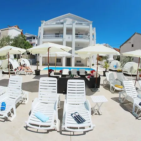 Konukevi Triana-adults Only