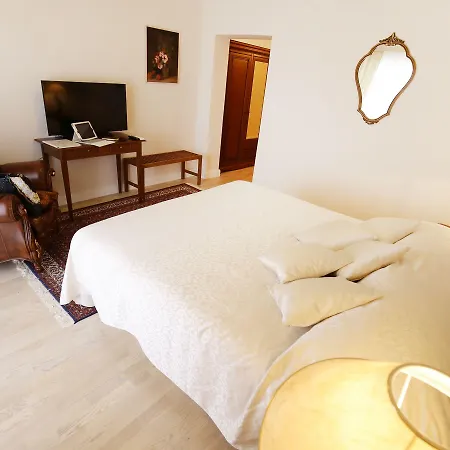 Triana-adults Only Affittacamere