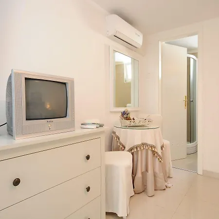 Triana-adults Only Konukevi 4*