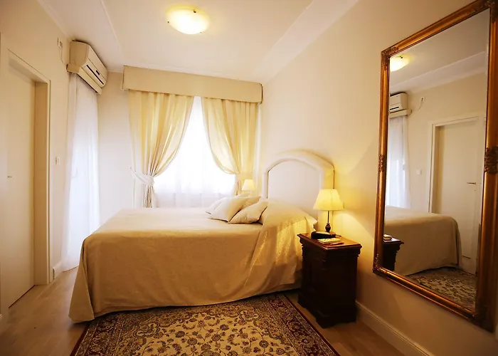 Triana-adults Only Konukevi 4*