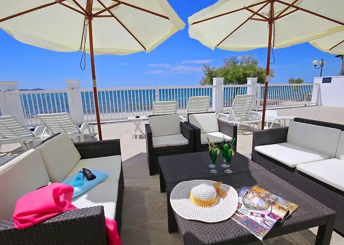 Konukevi Triana-adults Only