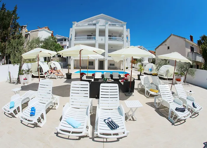Konukevi Triana-adults Only 4*